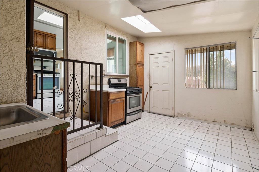 303 E Lincoln Street