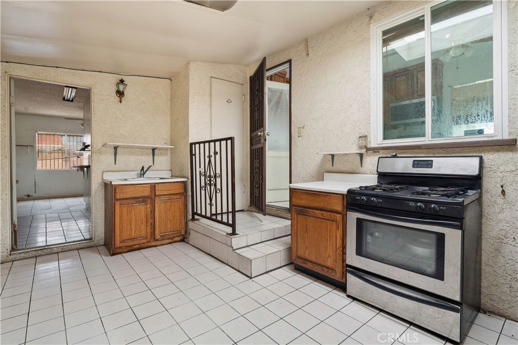303 E Lincoln Street