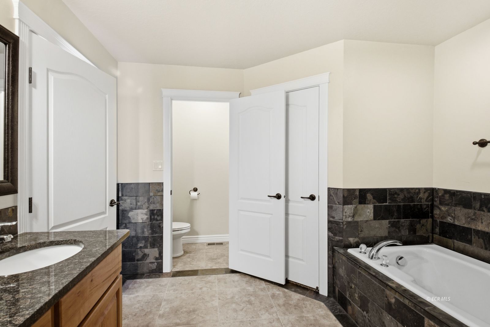 221 Glenvista Drive