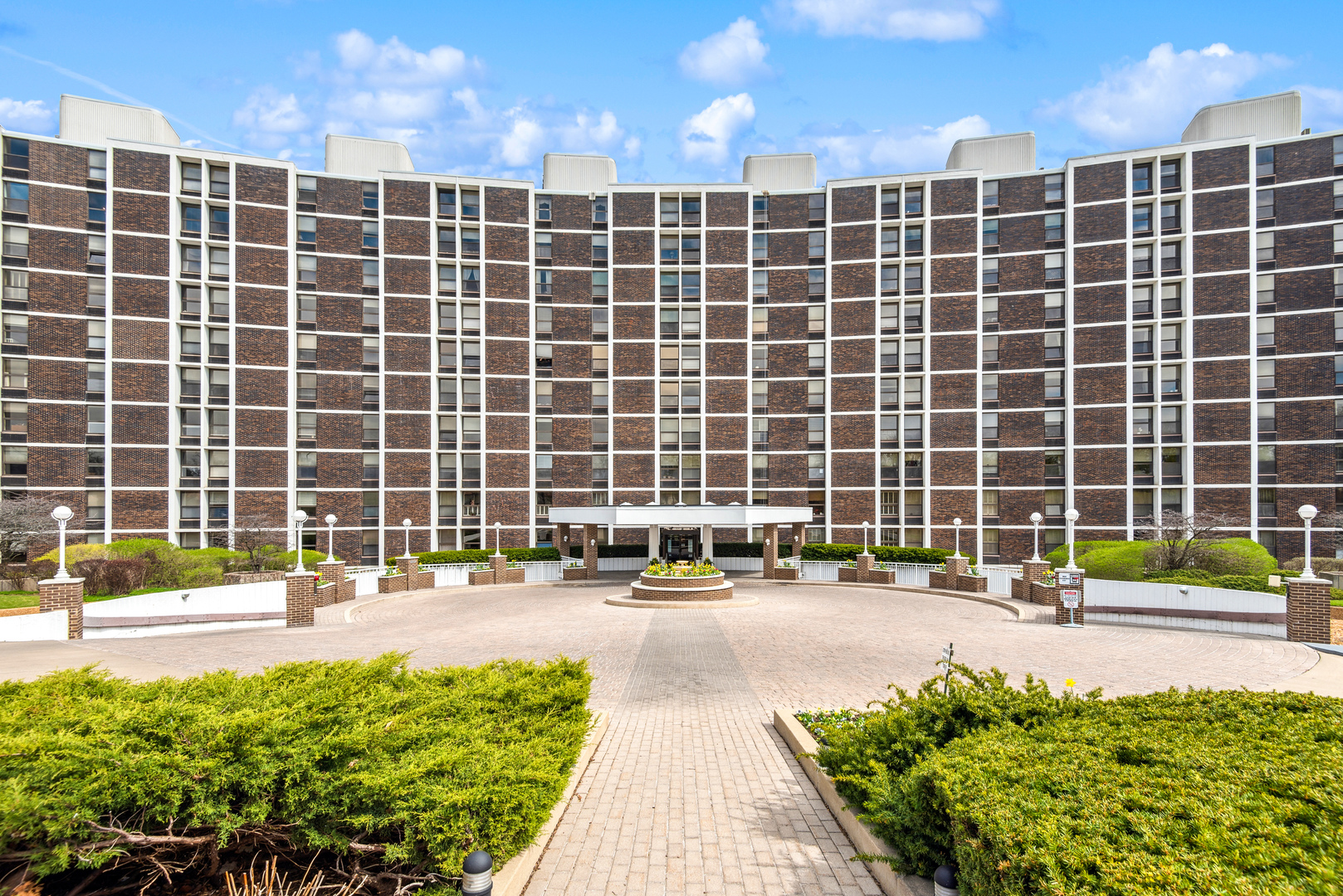 1500 Sheridan Road Unit: 2F