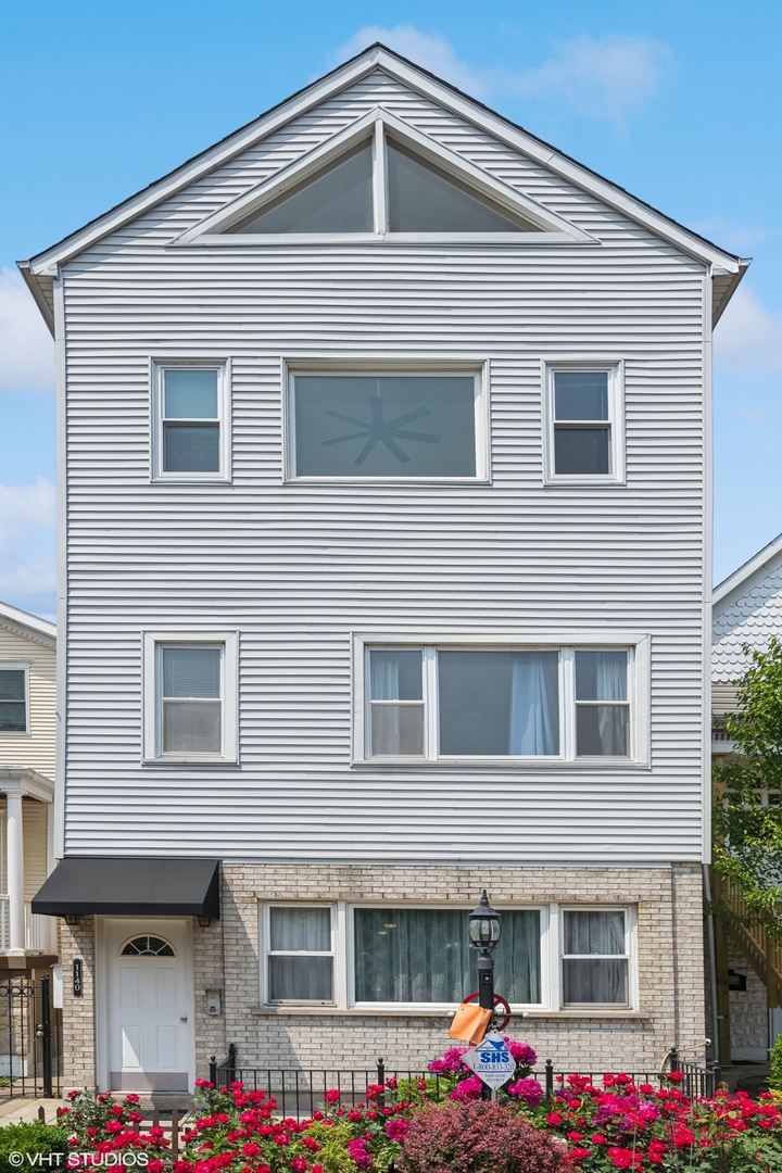 1140 W Barry Avenue