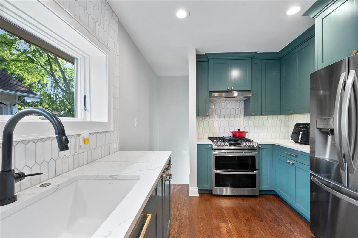 225 16th Street