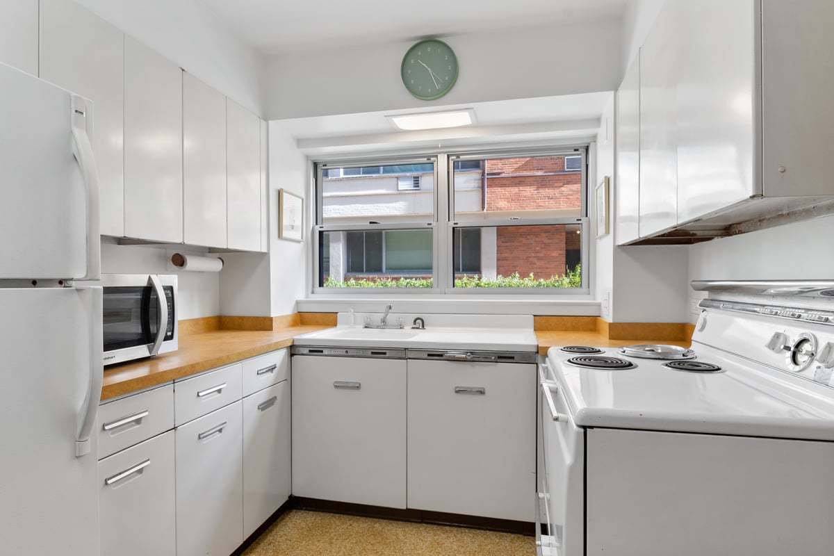 1508 Hinman Avenue Unit: 1A