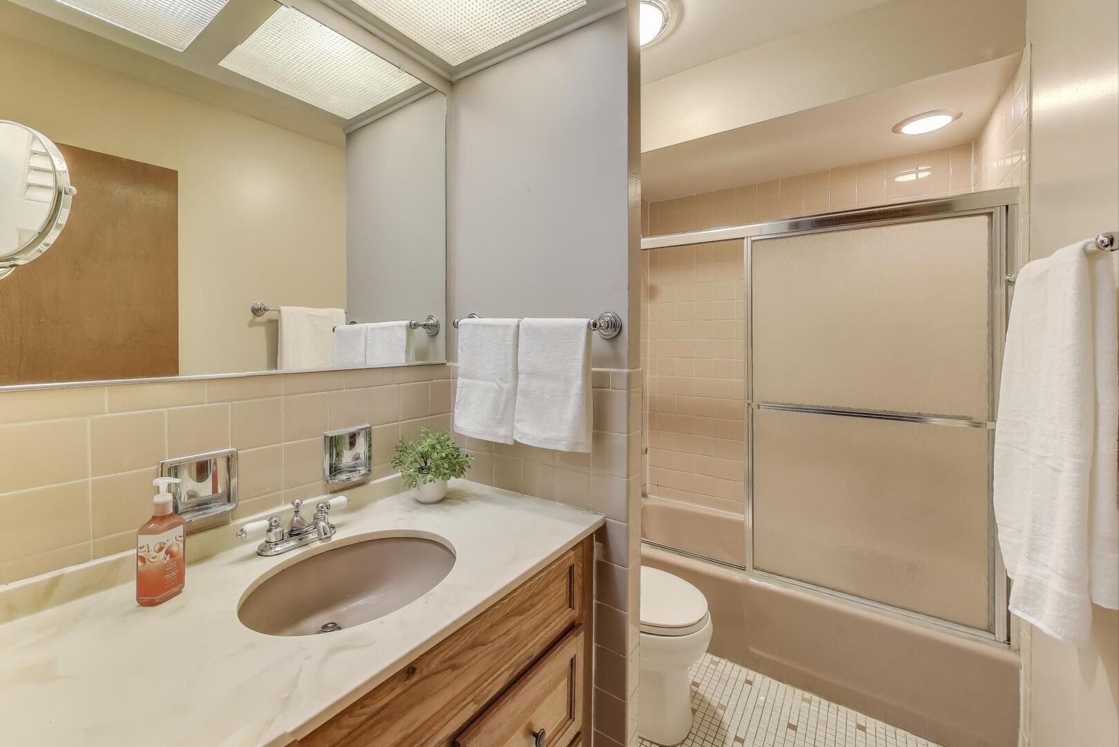 2300 Sherman Avenue Unit: 2C