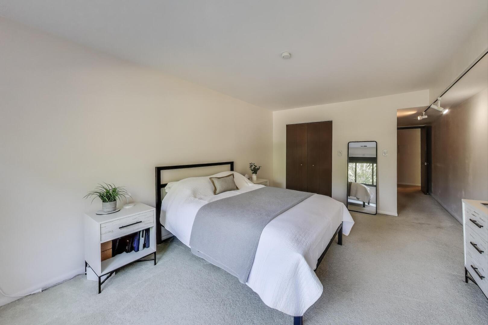 2300 Sherman Avenue Unit: 2C