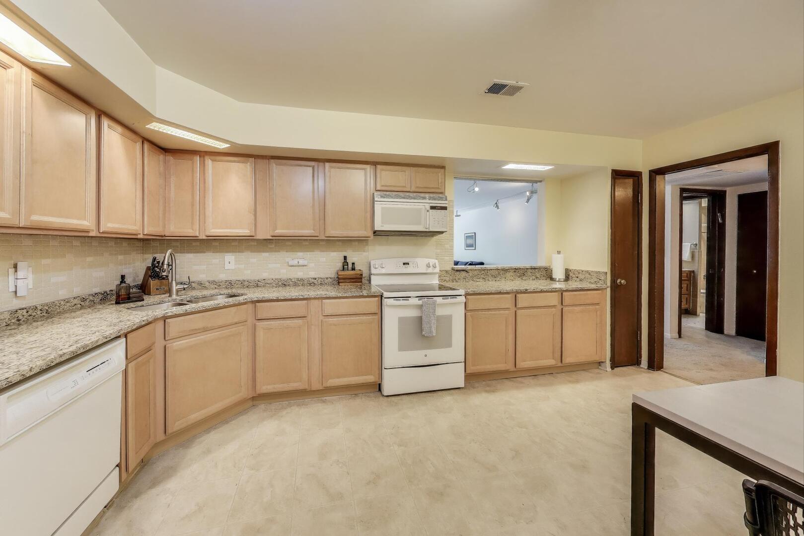 2300 Sherman Avenue Unit: 2C