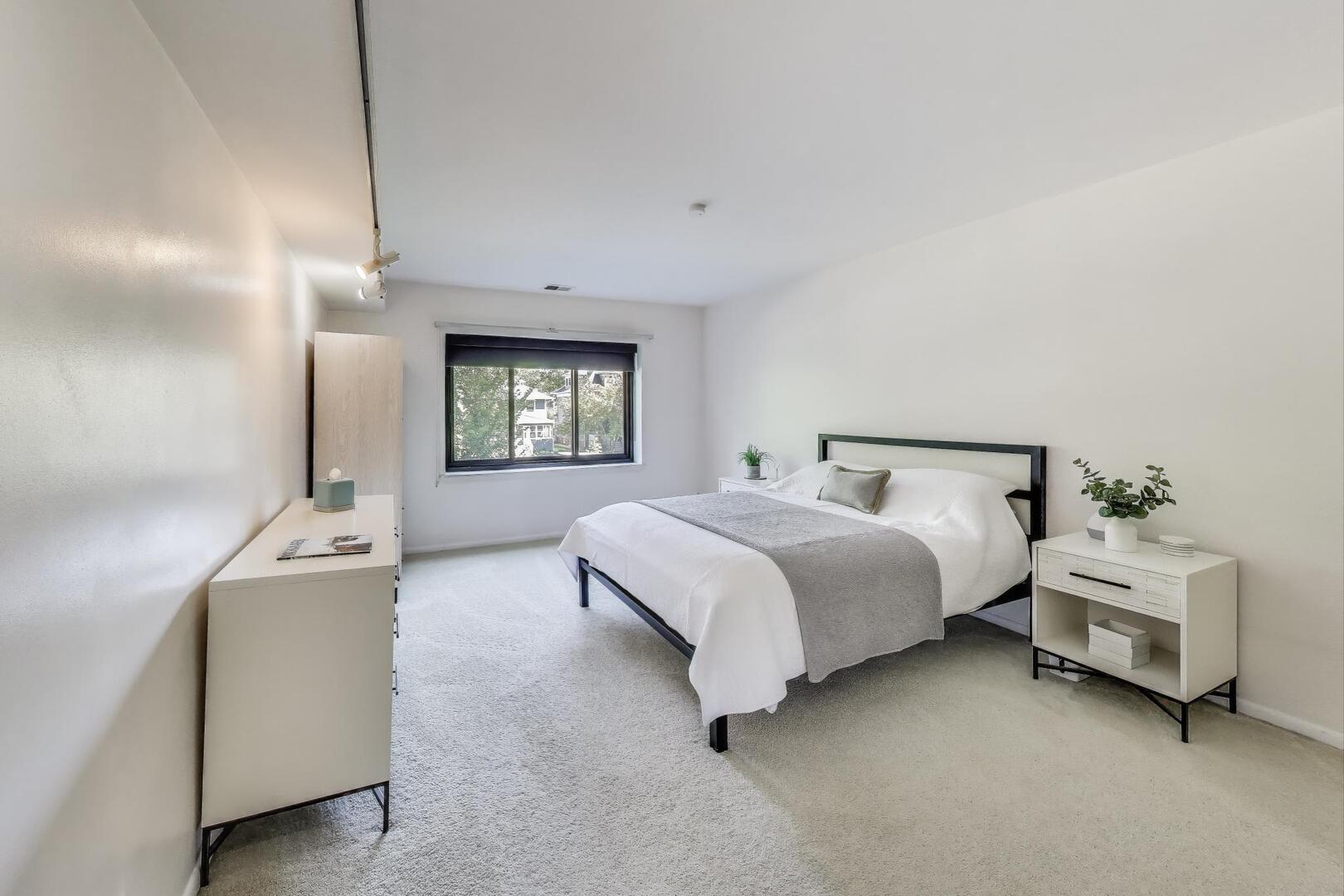 2300 Sherman Avenue Unit: 2C