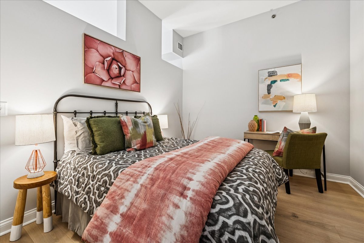 230 W Division Street Unit: 1202