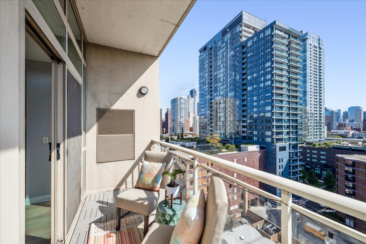 230 W Division Street Unit: 1202