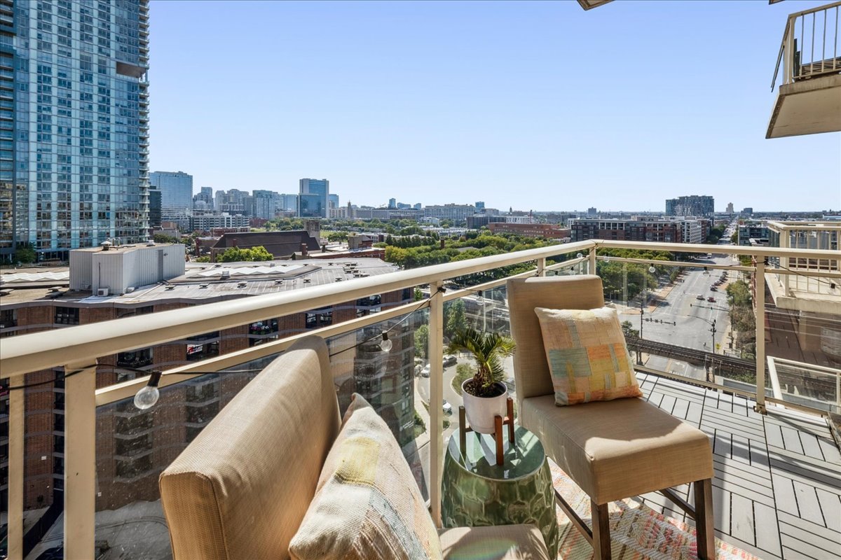 230 W Division Street Unit: 1202