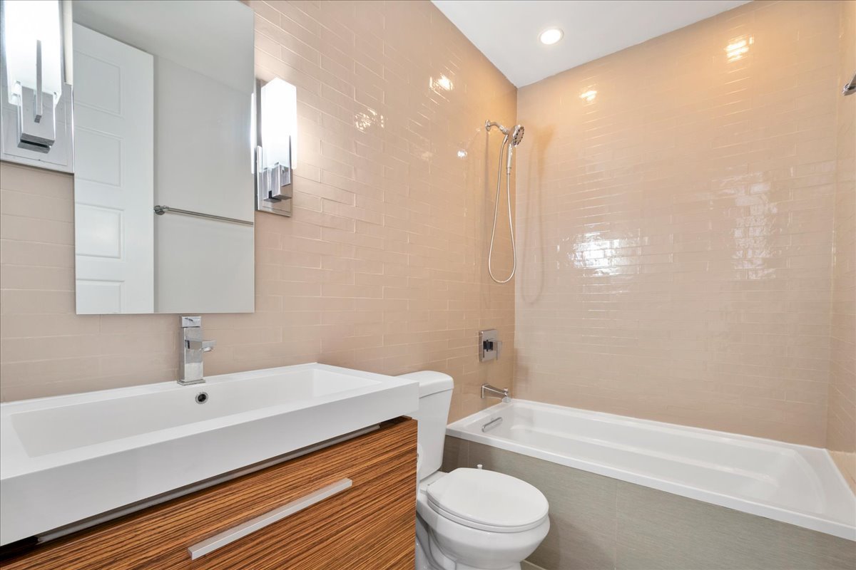 3816 N Ashland Avenue Unit: 1S