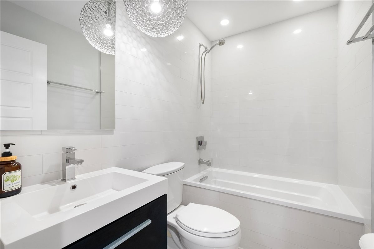 3816 N Ashland Avenue Unit: 1S