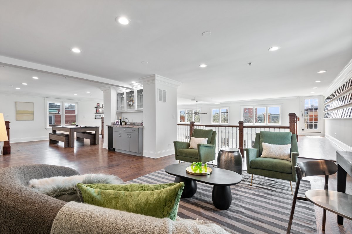 840 W Buckingham Place Unit: 4