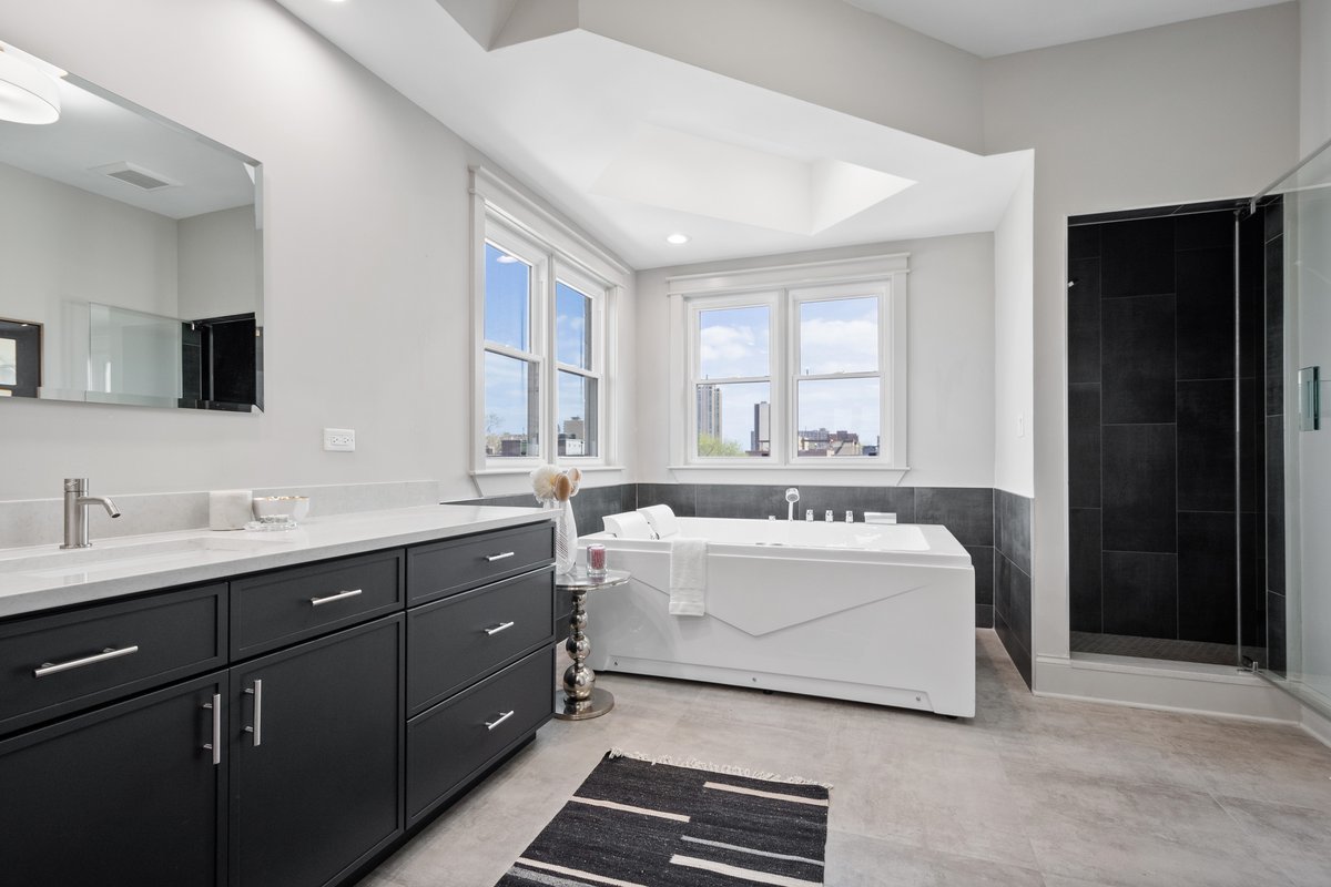 840 W Buckingham Place Unit: 4