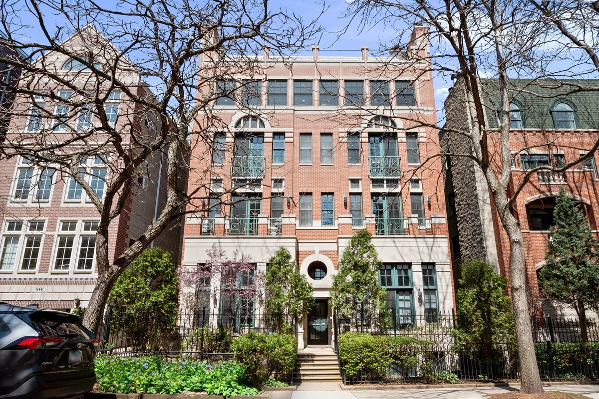840 W Buckingham Place Unit: 4