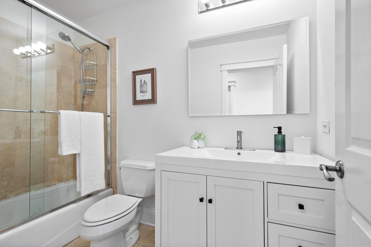 840 W Buckingham Place Unit: 4