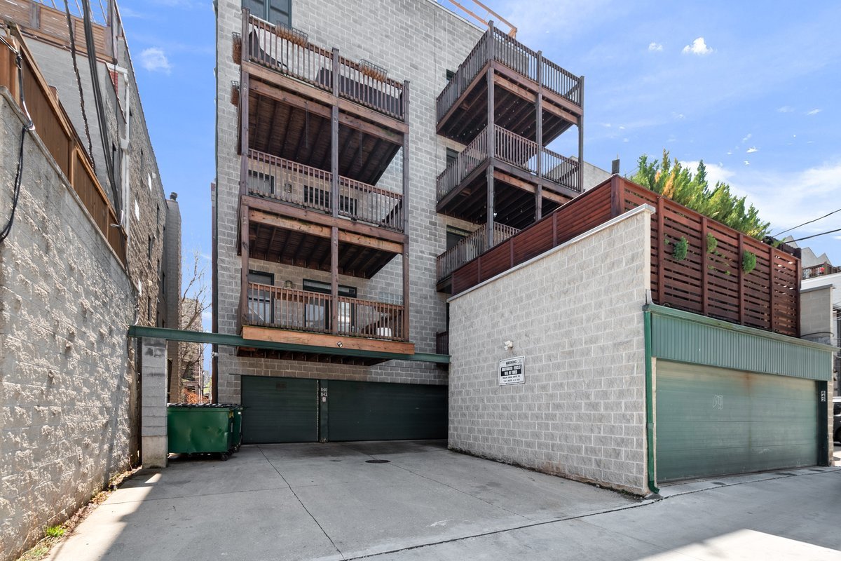 840 W Buckingham Place Unit: 4