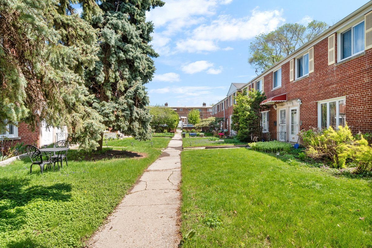 7511 N BELL Avenue Unit: B