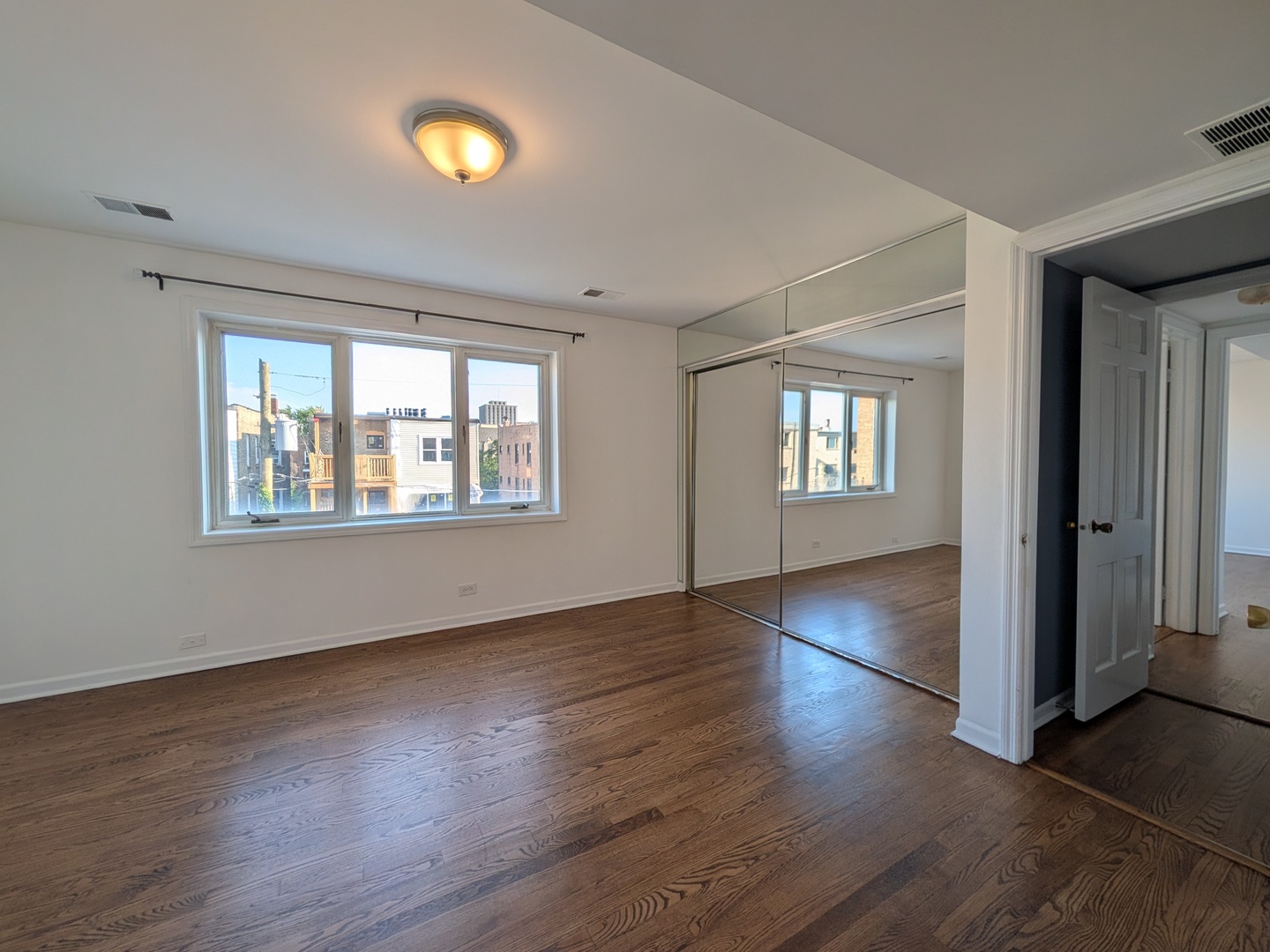 1057 W Pratt Boulevard Unit: 3C