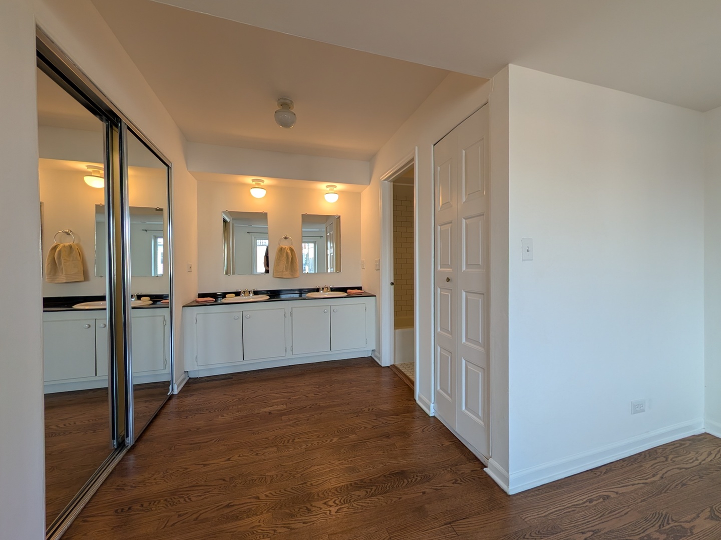 1057 W Pratt Boulevard Unit: 3C