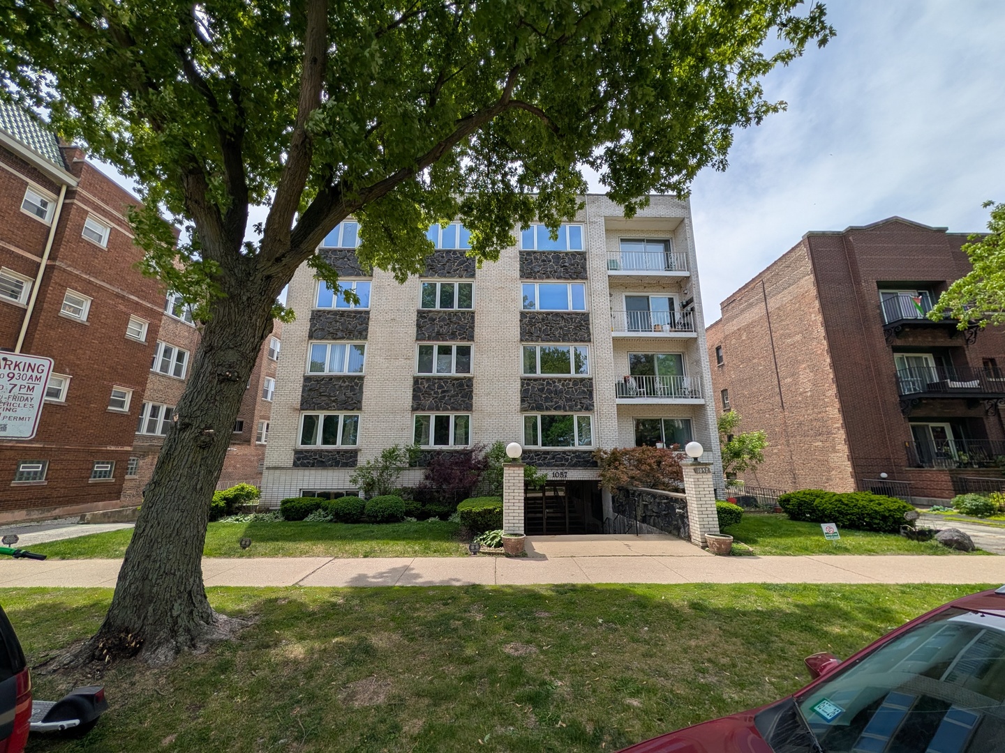1057 W Pratt Boulevard Unit: 3C