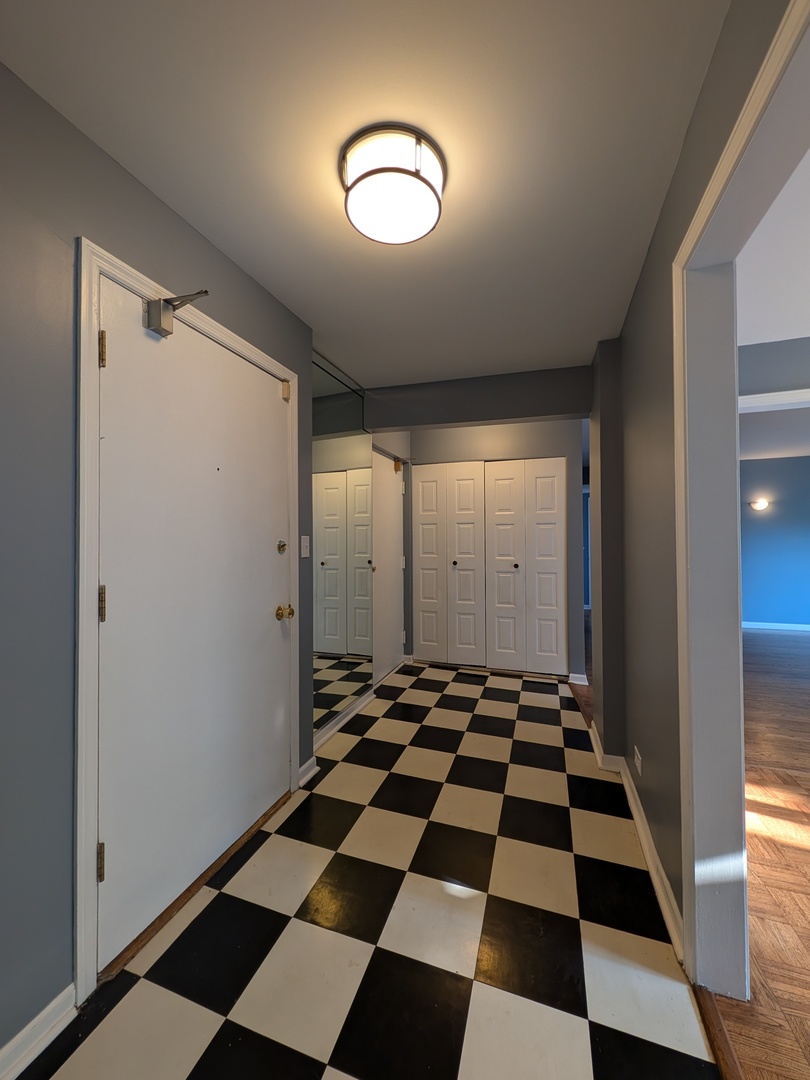 1057 W Pratt Boulevard Unit: 3C