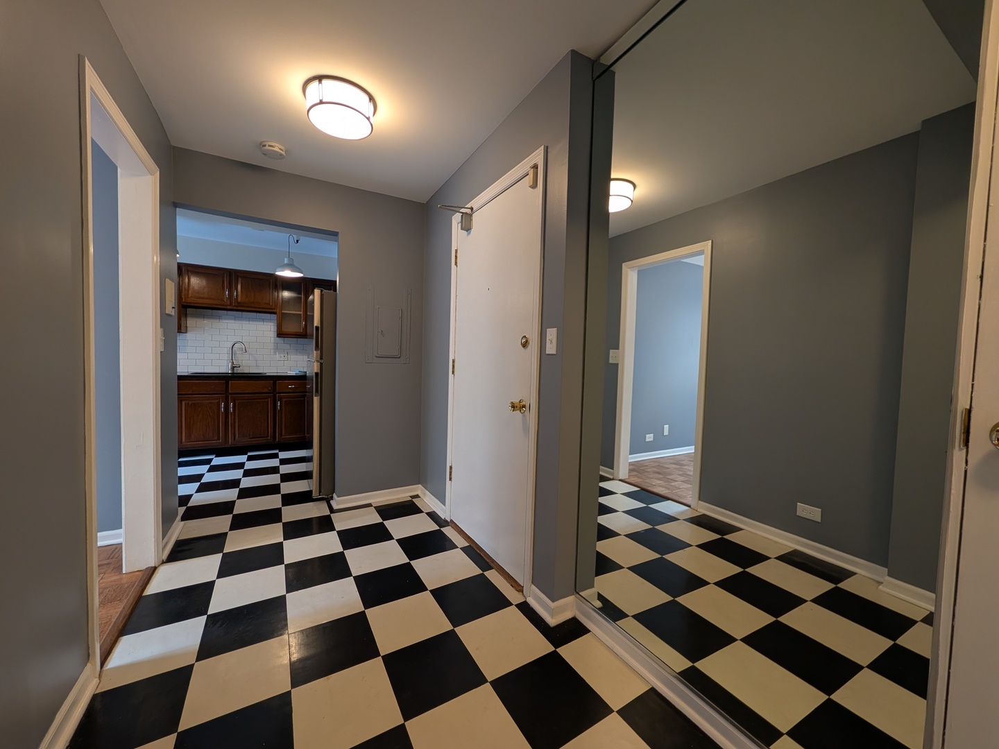1057 W Pratt Boulevard Unit: 3C