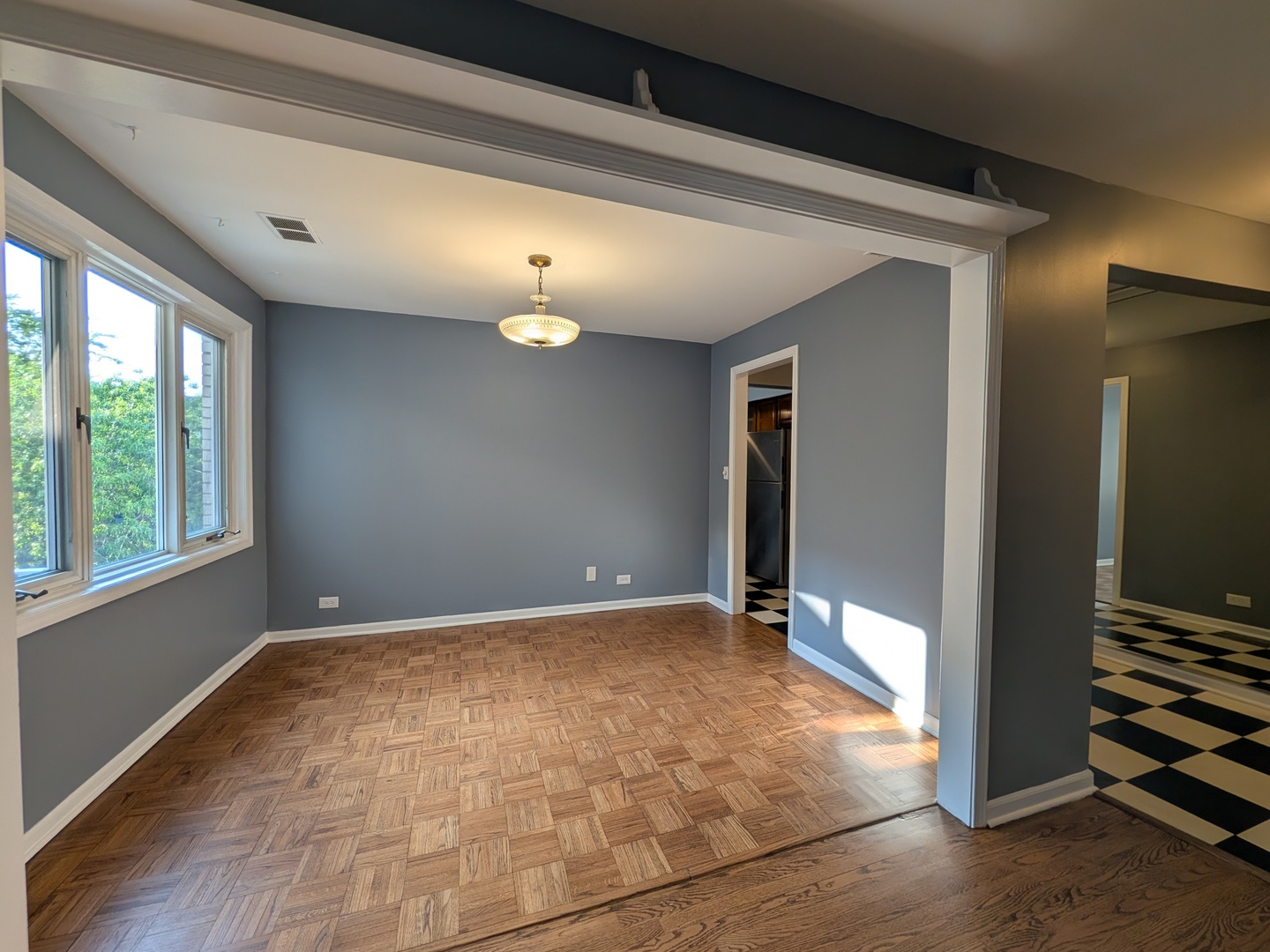 1057 W Pratt Boulevard Unit: 3C