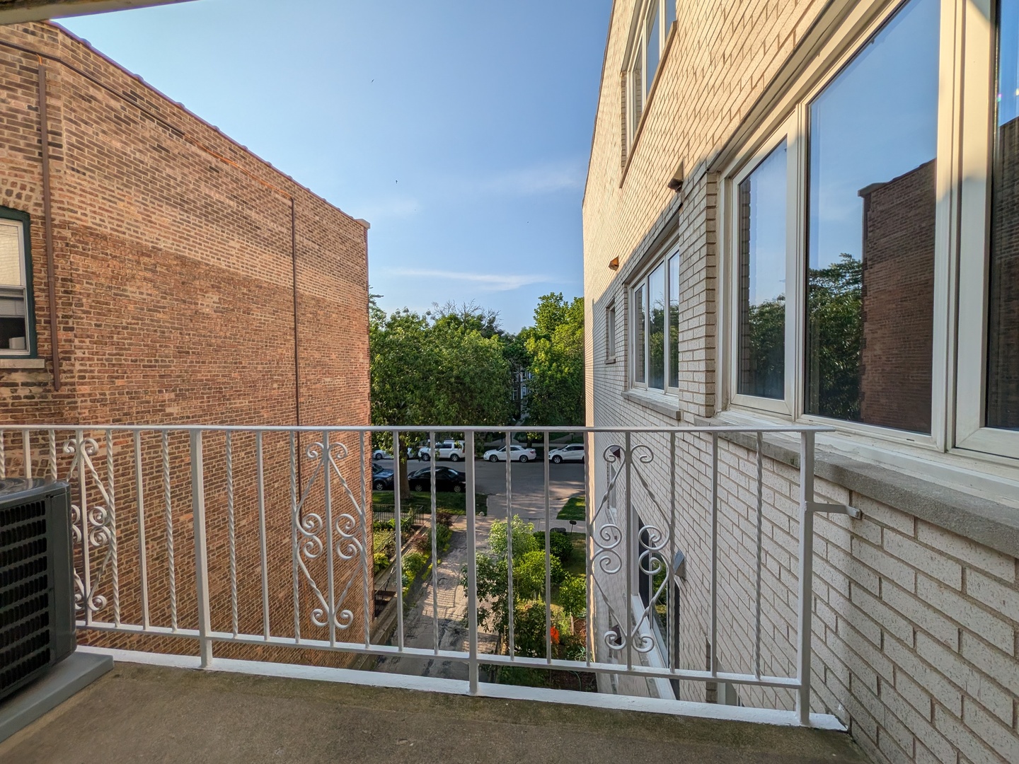 1057 W Pratt Boulevard Unit: 3C