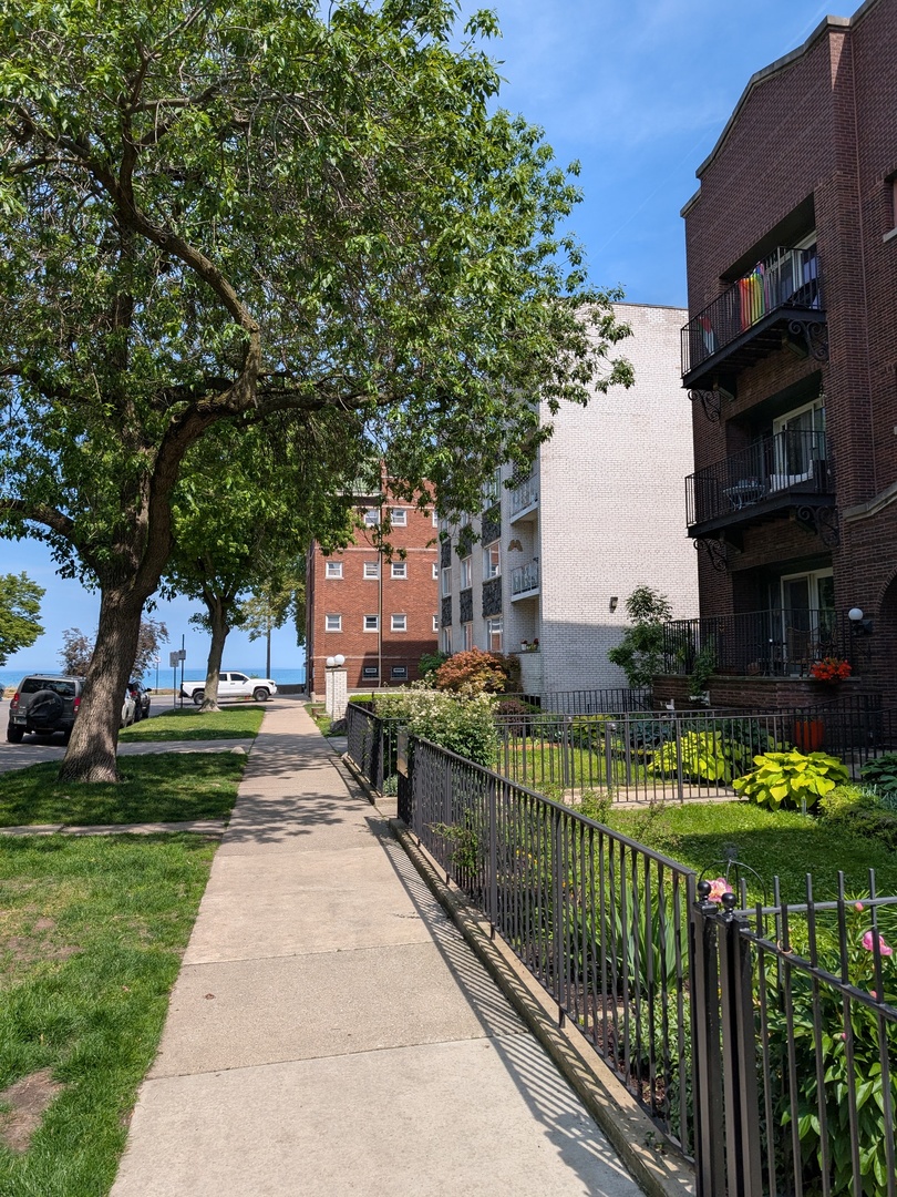 1057 W Pratt Boulevard Unit: 3C