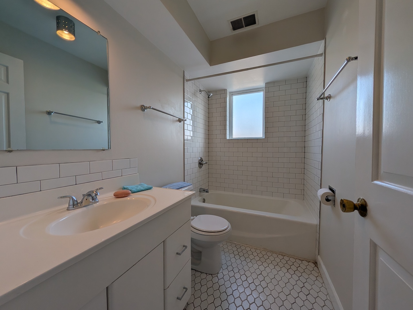1057 W Pratt Boulevard Unit: 3C