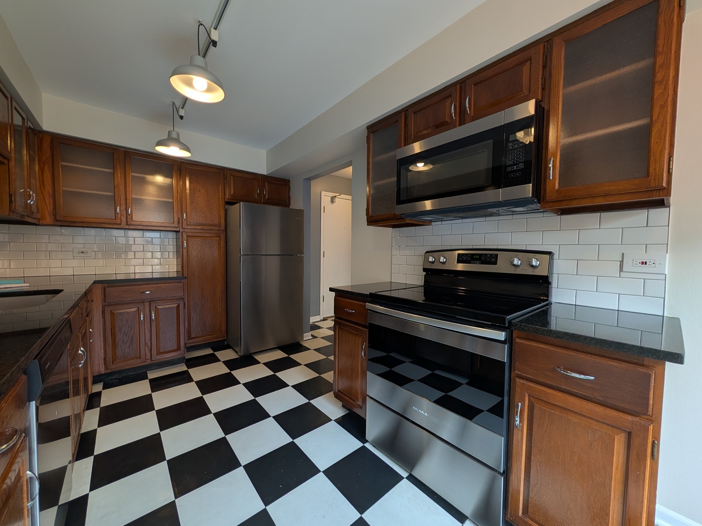 1057 W Pratt Boulevard Unit: 3C