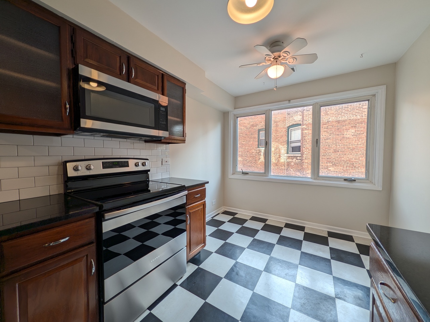 1057 W Pratt Boulevard Unit: 3C