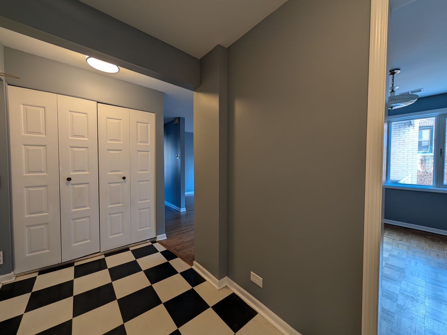 1057 W Pratt Boulevard Unit: 3C
