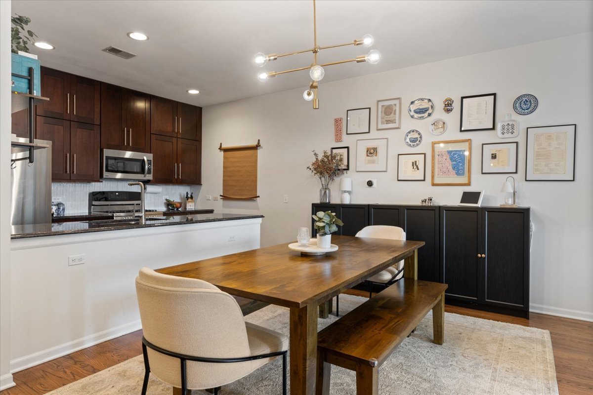 2040 W Belmont Avenue Unit: 302