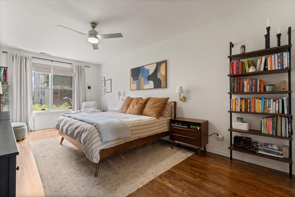 2040 W Belmont Avenue Unit: 302