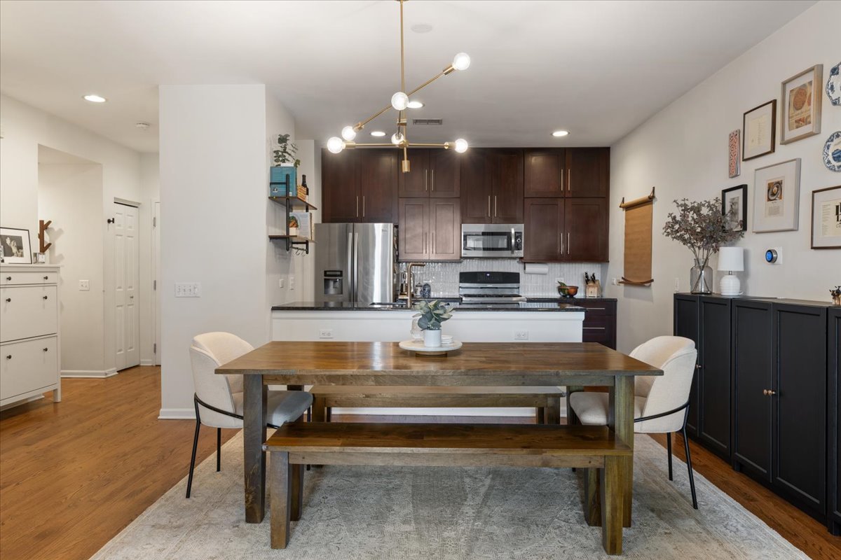 2040 W Belmont Avenue Unit: 302