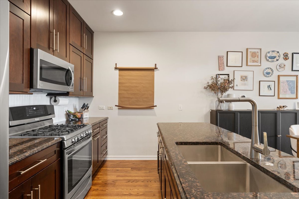 2040 W Belmont Avenue Unit: 302