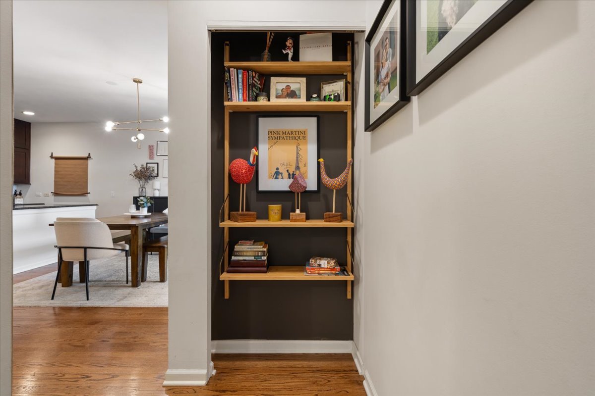 2040 W Belmont Avenue Unit: 302