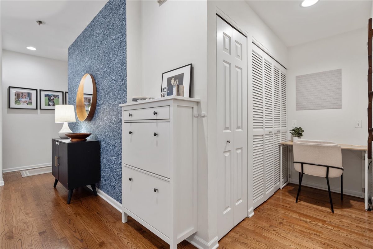 2040 W Belmont Avenue Unit: 302