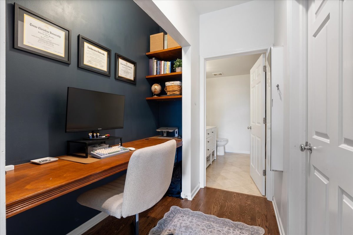 2040 W Belmont Avenue Unit: 302