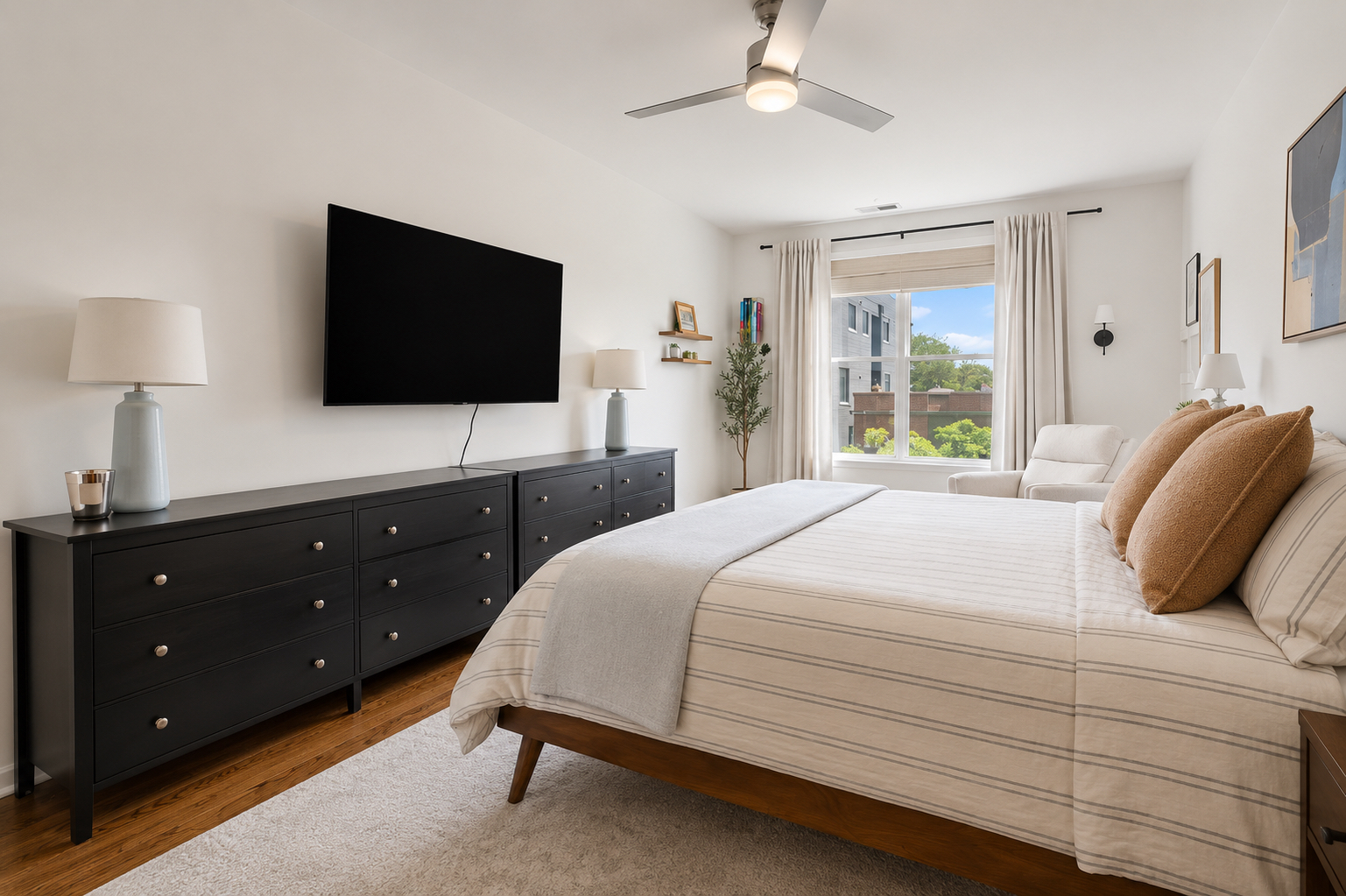 2040 W Belmont Avenue Unit: 302