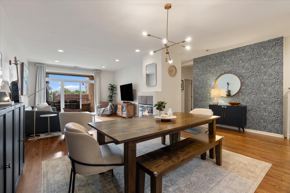 2040 W Belmont Avenue Unit: 302