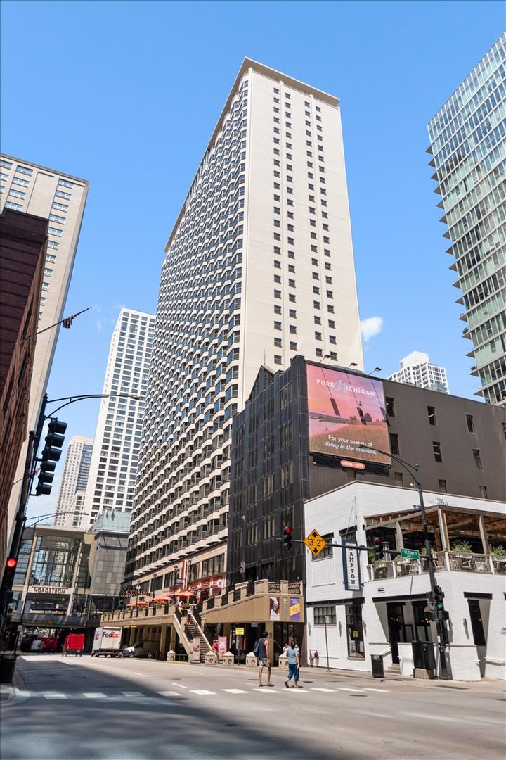 535 N Michigan Avenue Unit: 3211