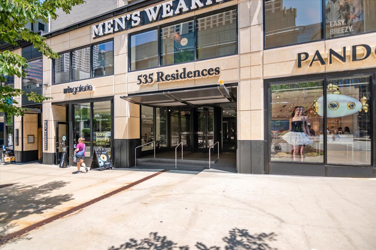 535 N Michigan Avenue Unit: 3211