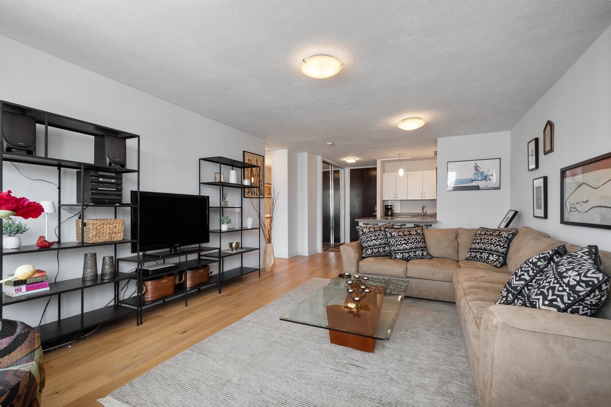 535 N Michigan Avenue Unit: 3211