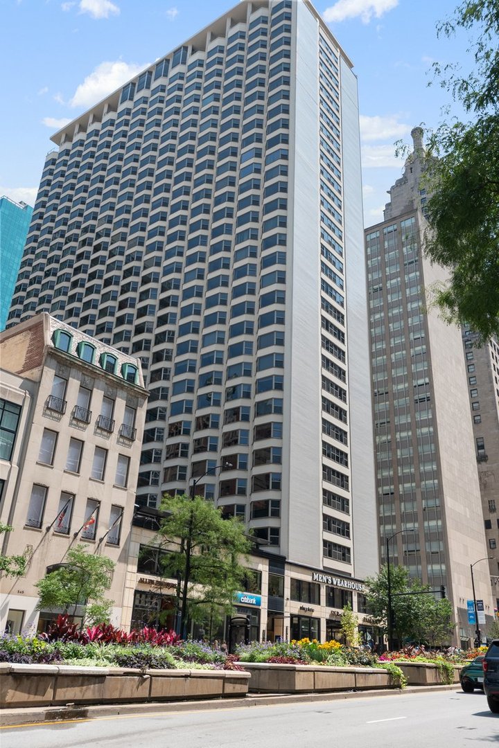 535 N Michigan Avenue Unit: 3211