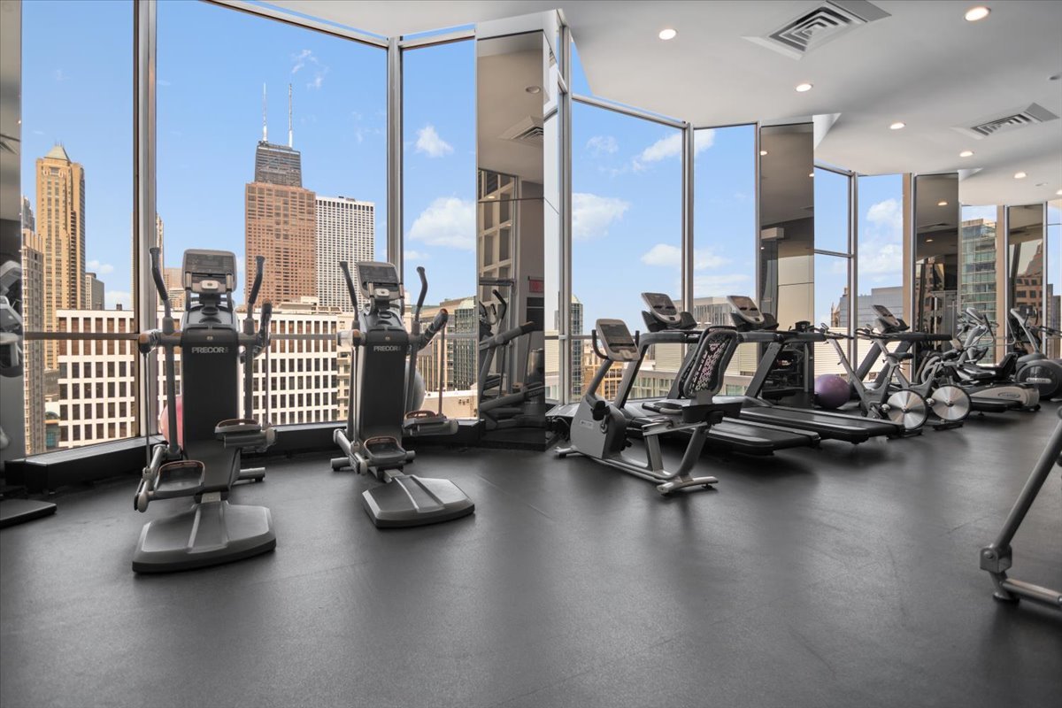 535 N Michigan Avenue Unit: 3211