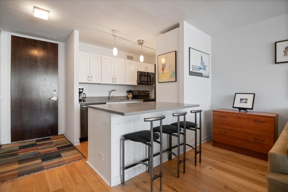 535 N Michigan Avenue Unit: 3211
