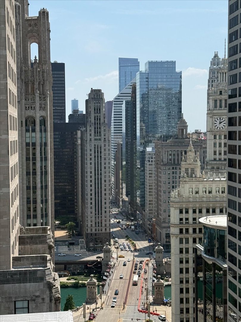 535 N Michigan Avenue Unit: 3211